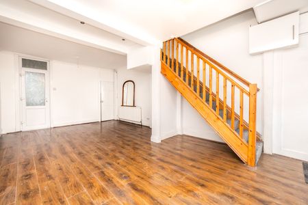 3 Bed Terraced House, Dawlish Road, E10 - Photo 3