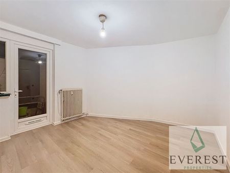 Près du centre ville! Bel appartement non meublé 2 CHAMBRES AVEC BALCON - Photo 3