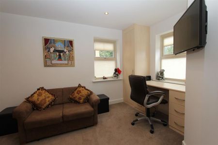 Holts Crest Way, Leeds City Centre, LS12 2AG - Photo 2