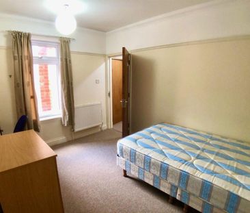 4 bedroom terraced house to rent - Photo 6