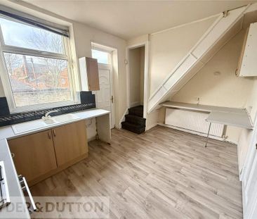 2 bedroom end of terrace house to rent - Photo 4