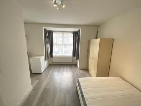 House share to rent - Photo 2