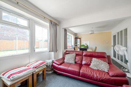 4 bedroom detached house to rent - Photo 2