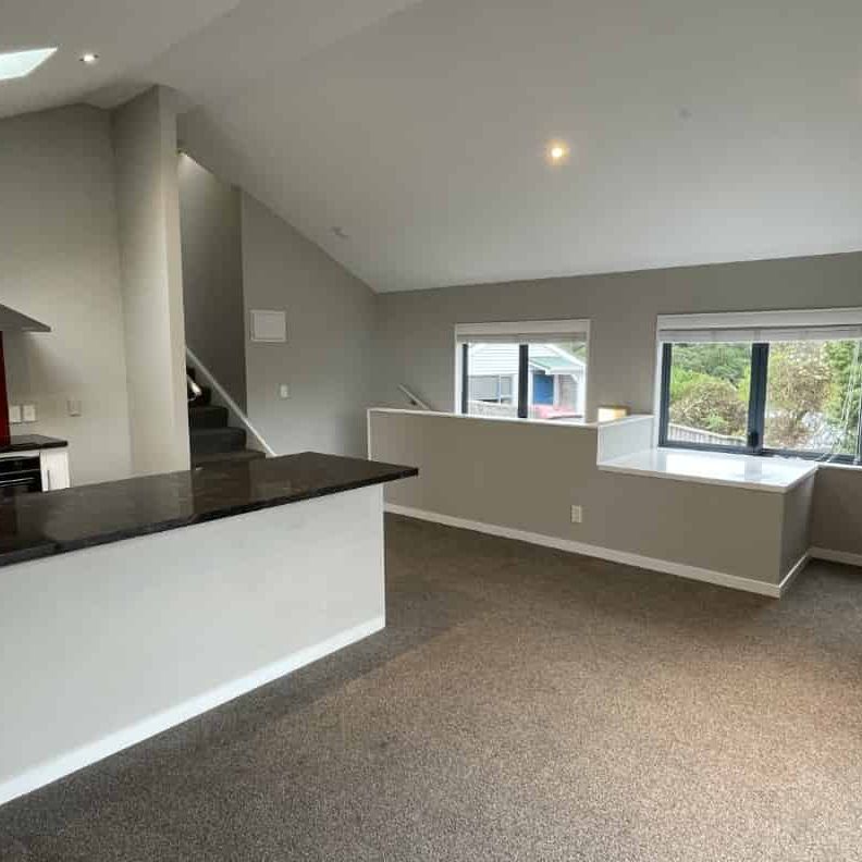 Sunny 3-Bedroom Townhouse in Sought-After Wadestown - Photo 1