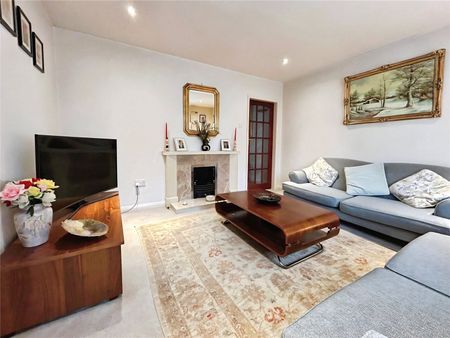 Spring Avenue, Egham, Surrey, TW20 9PJ - Photo 2