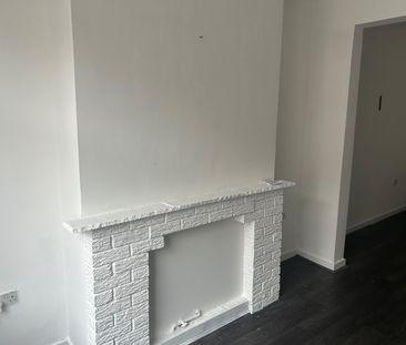 2 Bed Terraced House, Kensington, L6 - Photo 2