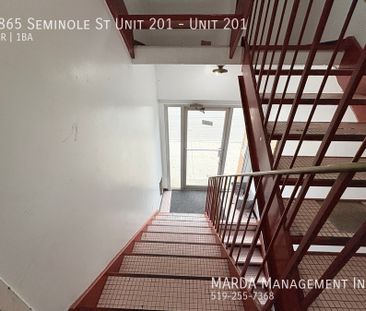 BRIGHT & SPACIOUS 2BEDROOM/1BATH UNIT ON SEMINOLE- INCLUSIVE - Photo 2