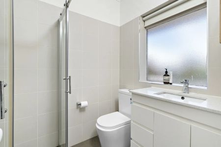 Elevated North facing ART DECO living! - Photo 4