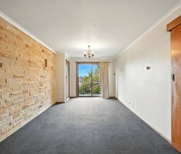 Tidy Two Bedroom Unit in a great location - Photo 4