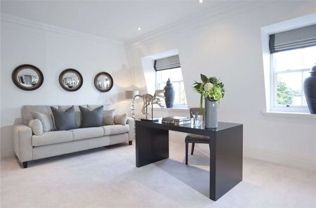 A well-appointed townhouse offering the highest specification of furnished accommodation, set across 4 floors. Featuring communal gym, gated access and concierge. - Photo 4