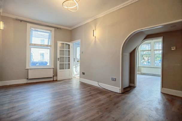 4 Bed End Terrace, Longhurst Road, SE13 - Photo 1