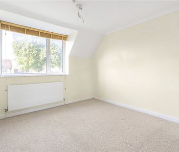 Good size three bedroom semi detached house with garden and drivewa... - Photo 4