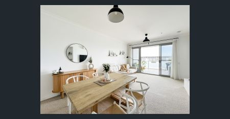 Contemporary Living Close to Ed Square! - Photo 4