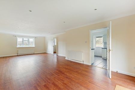 4 bedroom detached house to rent - Photo 3