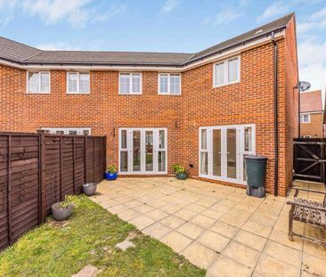 3 bedroom semi-detached house to rent - Photo 2