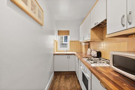 3 bedroom flat to rent - Photo 5
