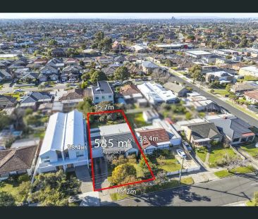 “Charming Family Home in Avondale Heights” - Photo 6
