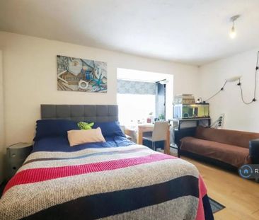 Studio to rent - Photo 2