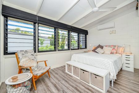 Gorgeous Townhouse in North Ward! - Photo 2