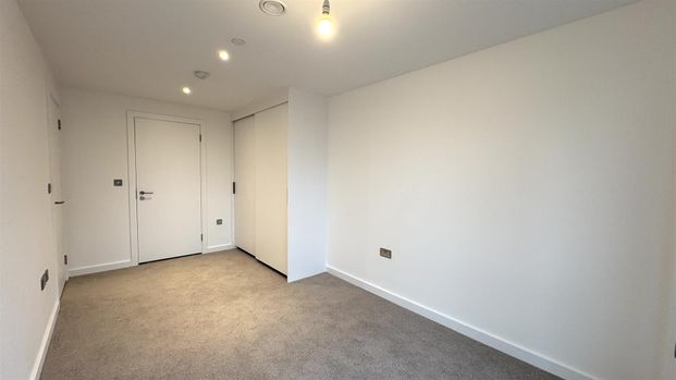 The Railings, Middlewood Locks - Photo 1