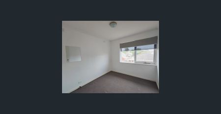 2-Bed Apt with Balcony! Prime Spot. - Photo 3