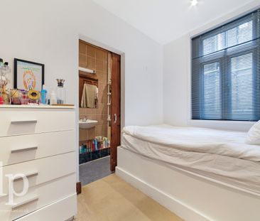 2 Bedroom Apartment, Winnett Street, London, Greater London, W1D - Photo 5