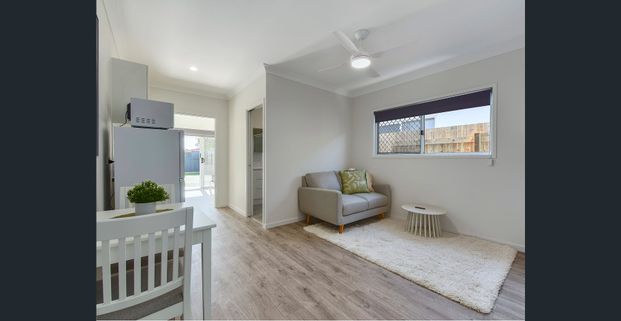 NEAR NEW FULLY FURNISHED, DESIGNER STUDIO APARTMENT – BILLS INCLUDED! - Photo 1