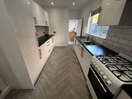 3 bedroom terraced house to rent - Photo 3