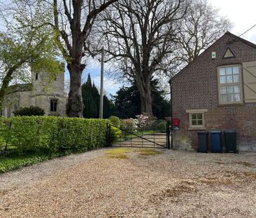 Set within the charming hamlet of Horsenden, and enjoying a picture... - Photo 3