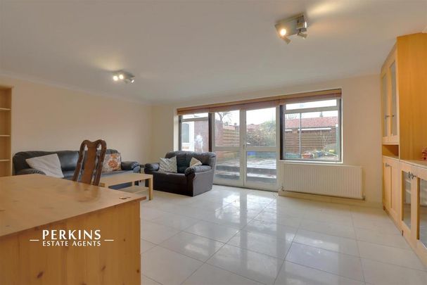 4 bedroom semi-detached house to rent - Photo 1