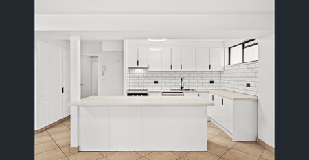 Beachside Living with Courtyard and Fresh Style - Photo 2