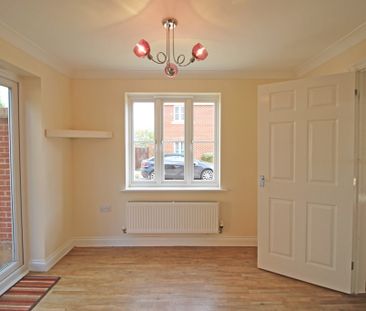 3 bedroom Three Bedroom House to rent - Photo 2