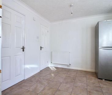 3 bedroom semi-detached house to rent - Photo 4