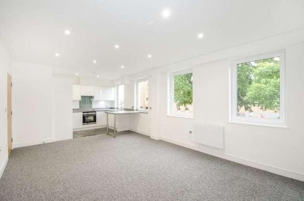 Winchester Road, Basingstoke, RG21 - Photo 1