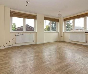 Stony Stratford - A Large Double Bed, Bath Apartment, MK11 - Photo 1