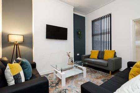 4 Bed Flat, Anfield, L6 - Photo 2