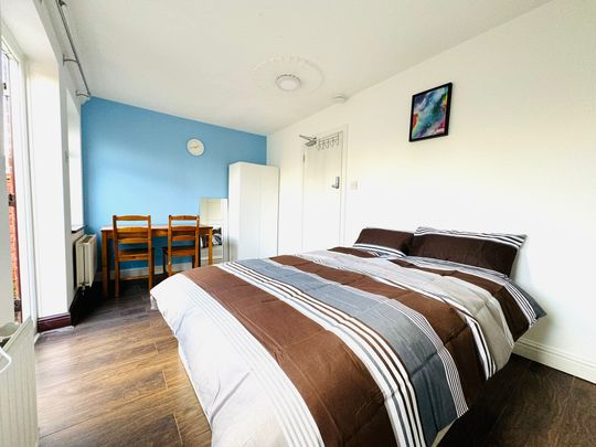RM2 Bartlett Close | Poplar | London | E14 6LH - Photo 1