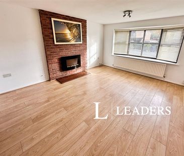 4 bedroom house to rent Long Meadow, Newcastle, ST5 - Photo 5