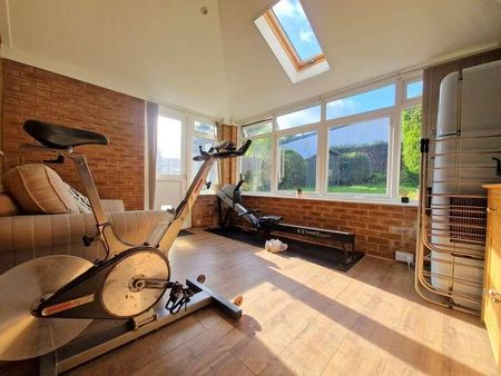 Tutor Close, Hamble, Southampton, Hampshire, SO31 - Photo 2