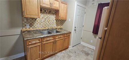 For Lease - 4865 SIMCOE Street, Niagara Falls, Ontario - Photo 3