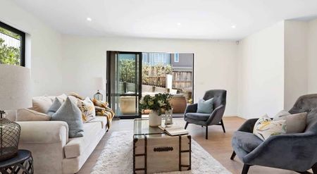 Executive 6-Bedroom Home in Albany – Spacious ! - Photo 4