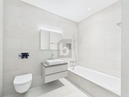 SUN-KISSED GARDEN APARTMENT - Photo 5