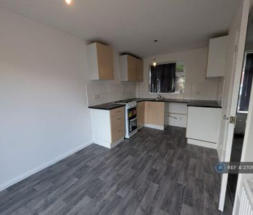 2 bedroom semi-detached house to rent - Photo 4