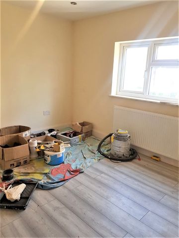 Central Avenue, Greater London, UB3 - Photo 4