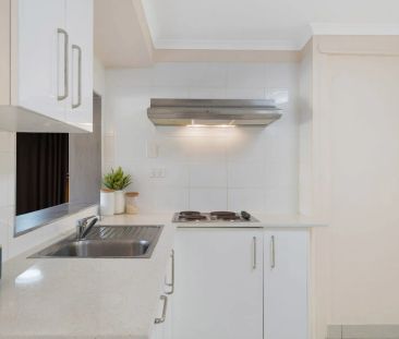 Spacious Family Home for Rent in Prime Macgregor Location - Photo 3