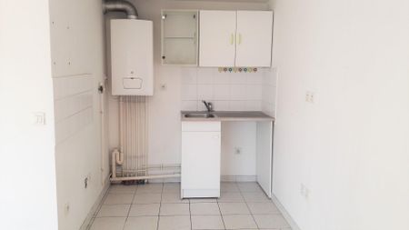 location Appartement T2 DE 45.45m² À ELANCOURT - Photo 3