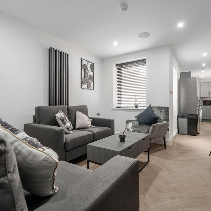 6 bedroom house to rent - Photo 1