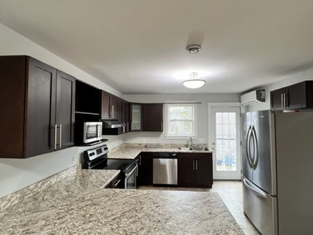 11-21 Mcpherson Road, Fall River – 2 BED 2 BATH SPACIOUS APARTMENT AVAILABLE NOW! - Photo 4