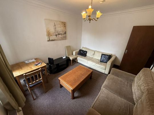 4 bedroom flat to rent - Photo 1