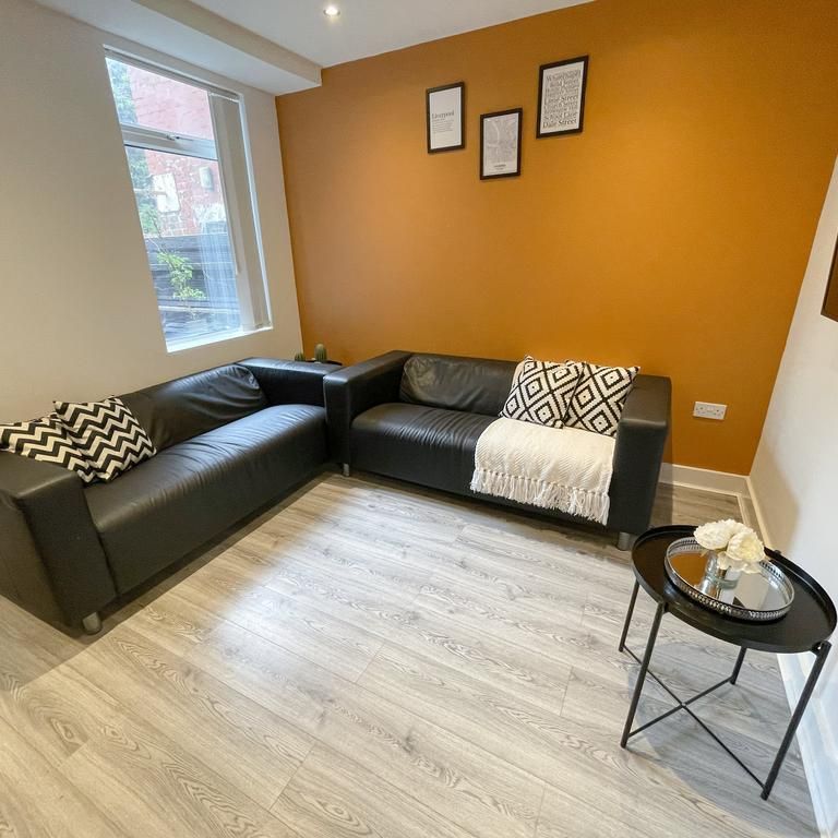 6 bedroom terraced house to rent - Photo 1